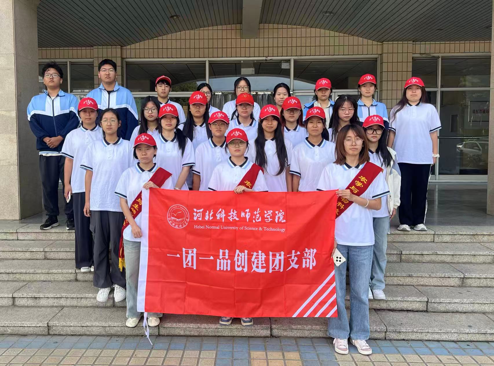 河北科技师范学院学子走进三大公园科普花粉过敏知识守护市民健康