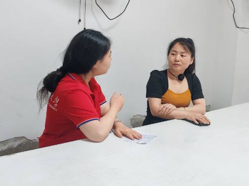 “红石榴”绽放民族共富之花 —— 南京财经大学实践团队探访宿迁花井村蜂花基地的共融发展之路
