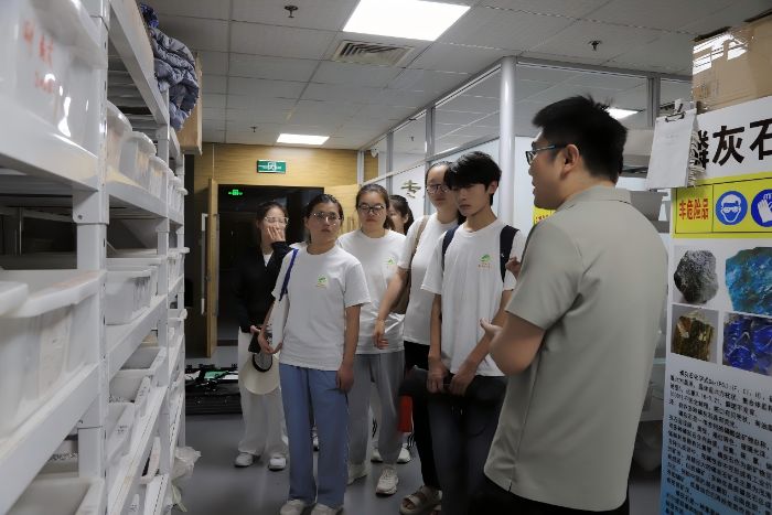 探材料创新 拓黄河治污新思路——河图之“Mg”实践团赴高分子材料创新园研学