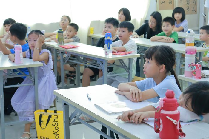 广东科技学院惠艺启楼突击队三下乡：良井镇暑期公益课堂精彩纷呈