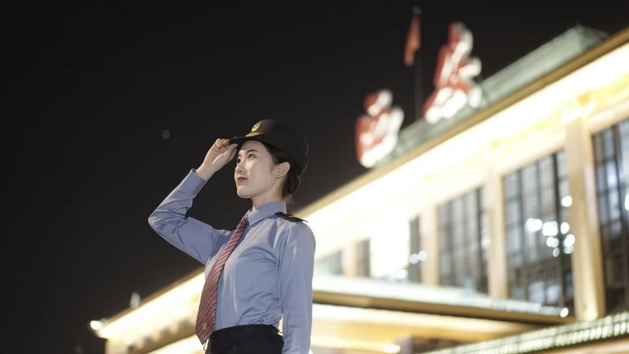 山东大学（威海）青轨新象调研团采访西铁客运员苏楷淇