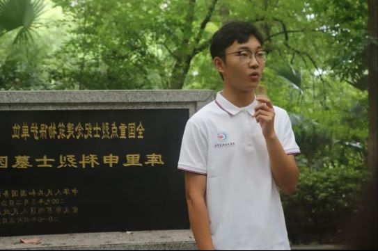 重庆工商职业学院实践团踏访红色地标 致敬抗战胜利 80 周年