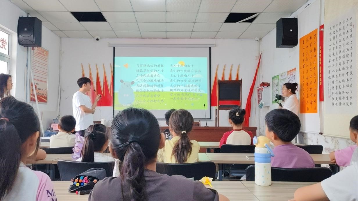 “油”梦启航在院上：“Mg-Li”未来暑期社会实践团助乡村儿童感受协作力量与石油魅力