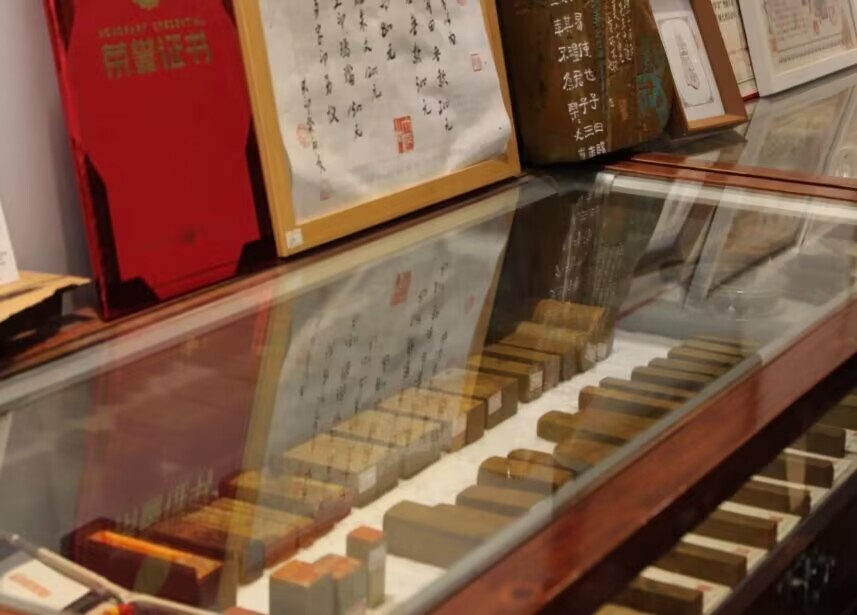 木雕古韵续新篇，传承木艺展新风