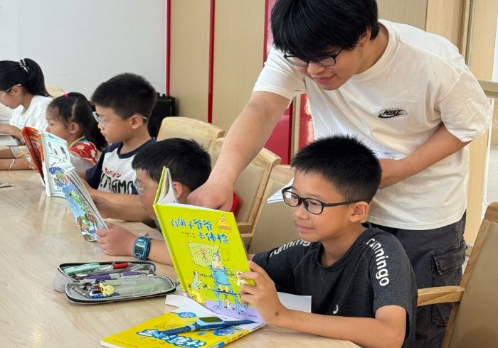 书香氤氲，共度少年夏日时光