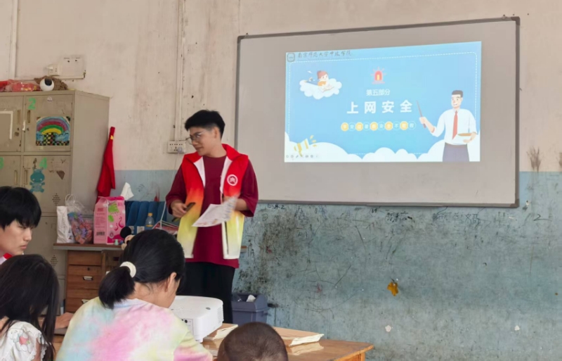 瑶乡炬火，益启童行：南师中北青年深入基层护苗成长