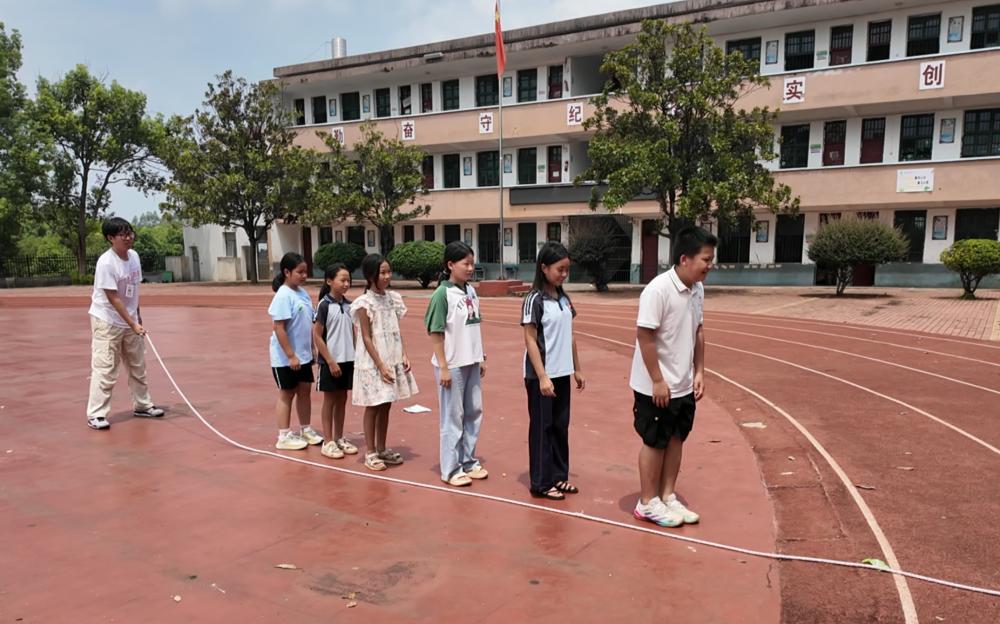 趣味运动会：欢声笑语中传递爱与活力 　　——向阳花望曦支教队深入湖南省常宁市三角塘镇中心小学进行支教实践