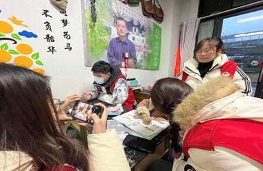 大学生志愿者助力“新风快乐课堂助成长”活动，温暖冬日学习时光