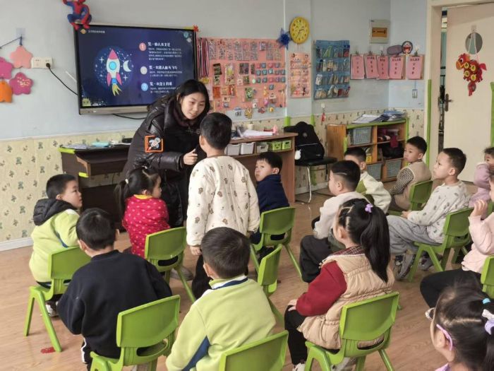 星光映童心，逐梦向苍穹——“星光添翼”科普启蒙队进社区