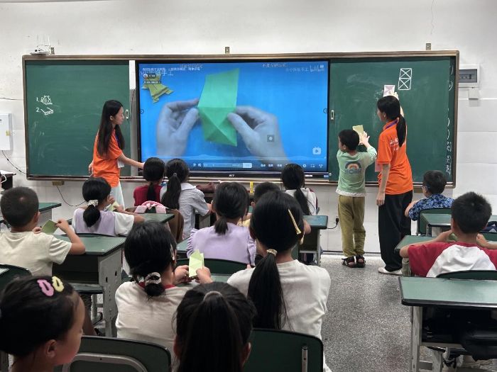 西南石油大学学子“三下乡”：希冀课程润彝乡，多元课堂育童心