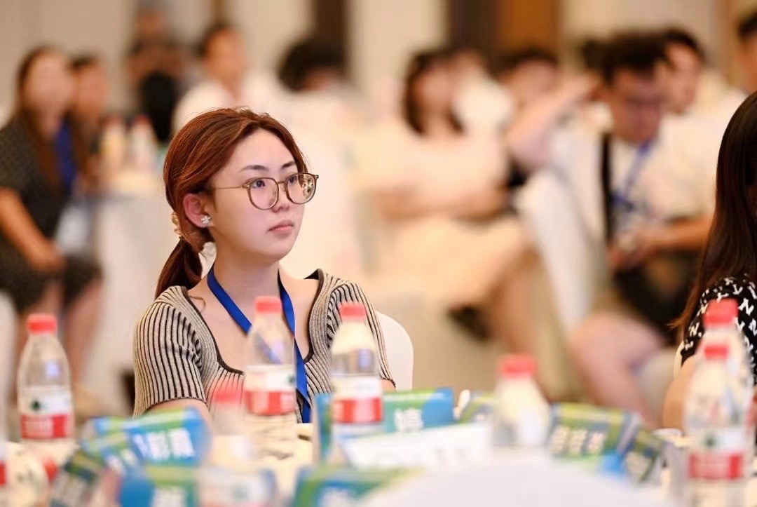 四川轻化工大学优秀学子余婷—青春之光，风华正茂