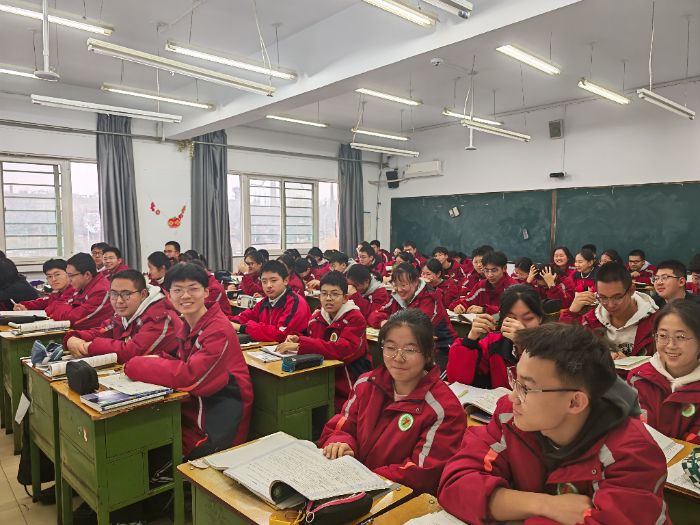 情系学子传政策，爱润青春筑梦行