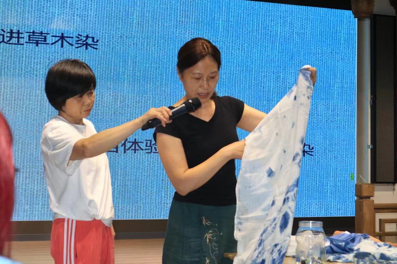 非遗织锦，青春染彩：传统技艺在校园绽放新光