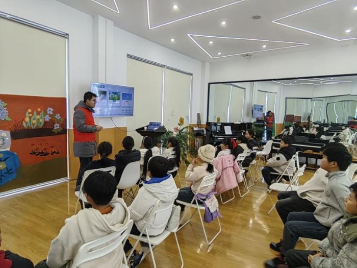 “助力黔行”社会实践队伍成员  范加栋