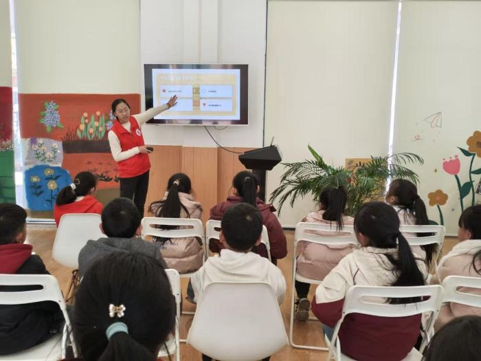 助力黔行志愿服务队队长 莫彬