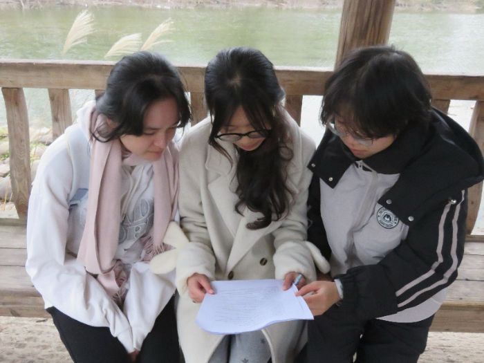 青春践学守非遗 竹韵匠心助乡兴——广西师大学子走进东漓古村探寻竹编技艺传承之路