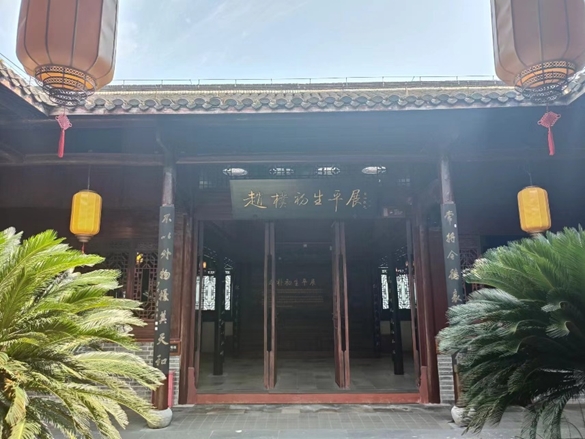 缅怀革命先烈，传承红色基因