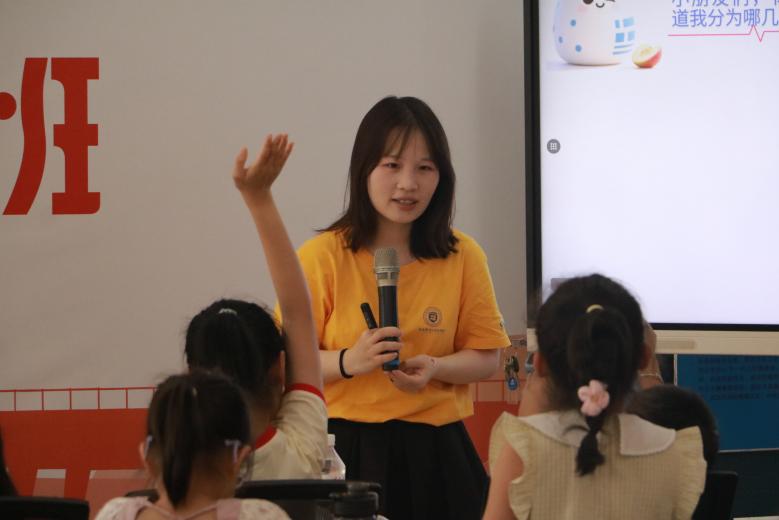 华中农业大学“食品安全与营养中国行”博士团赴中铁科工江夏基地爱心托