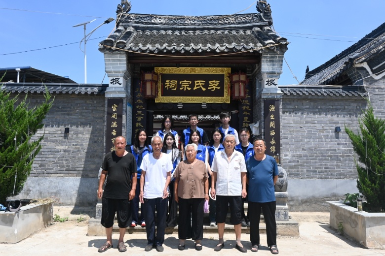 宗祠深处寻文脉，村志笔端续乡愁