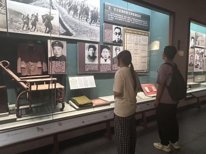 “薪火相传·红色基因赓续实践团”深入调研连云港市革命纪念馆