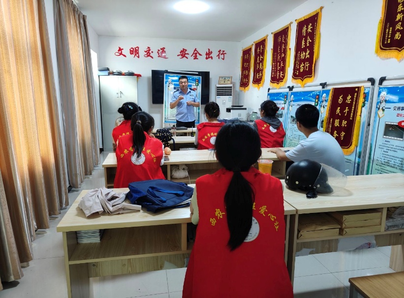 “小网格”托起“大平安”！西农大学生志愿者助力公安织密交通安全网