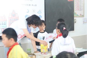 澄江畔绘梦育新苗，绥阳里探花兴产业
