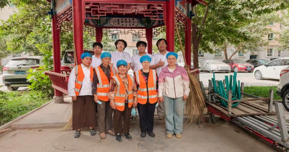 塔里木大学芯生命·沙海织绿·生态共谋 青春织绿基层间 志愿赋能文明里