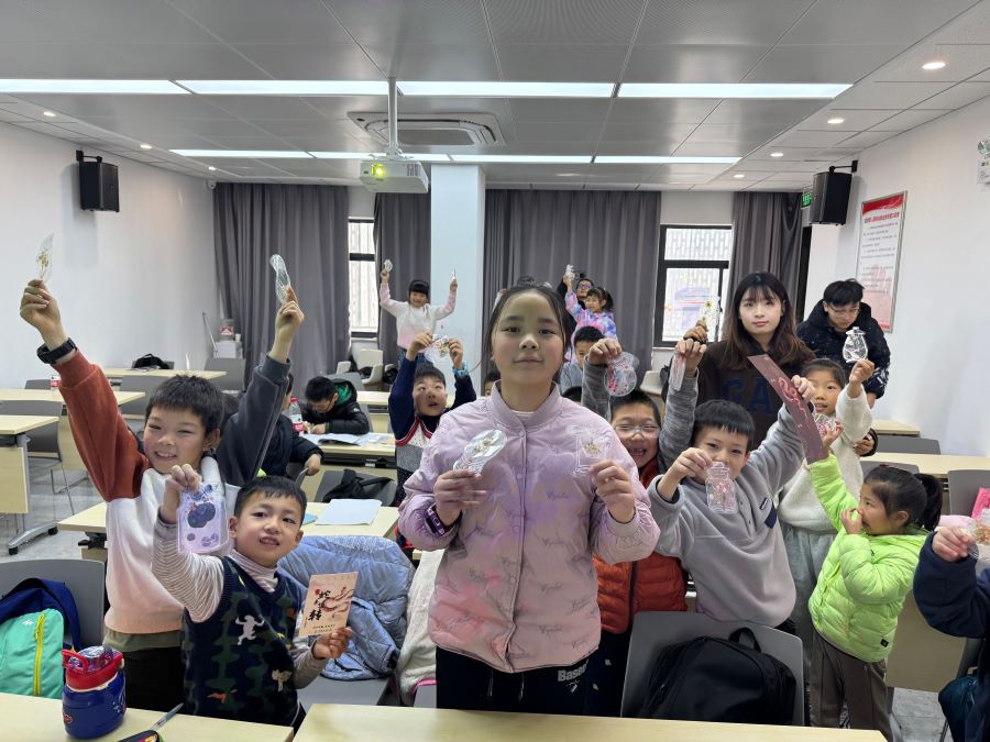 传承文化之美 点亮童年之光--南京师范大学泰州学院大学生志愿者寒托班社会实践活动纪实