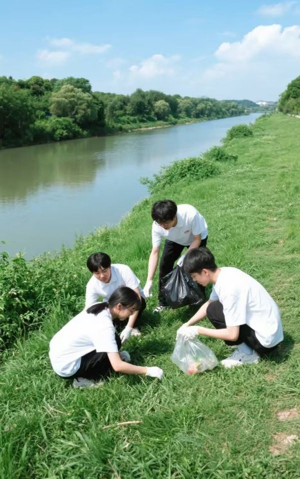 豫北医学院“守护碧水”实践队：贾河畔的绿色守护者