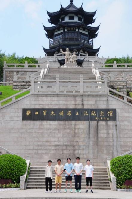 苇荡丛中寻往昔，红色青年践来路