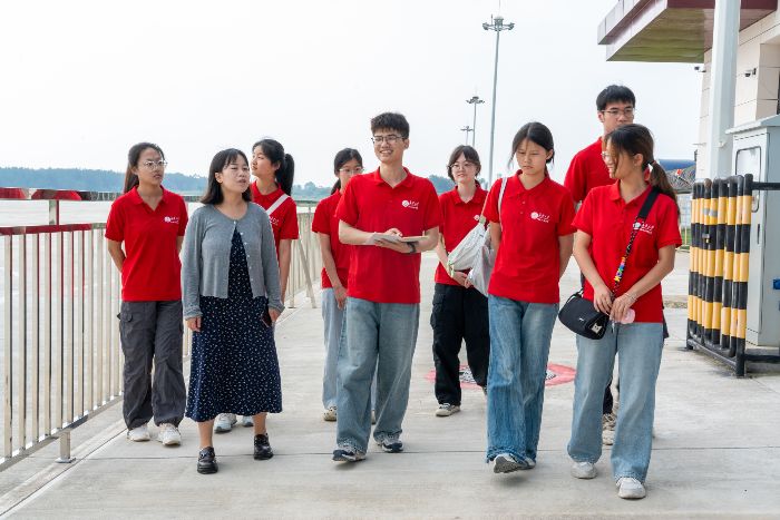 图片合集 长安大学赴四川绵阳 凉山“同心共筑中国梦 民族团结润千村”暑期社会实践队前往北川永昌机场进行社会调研