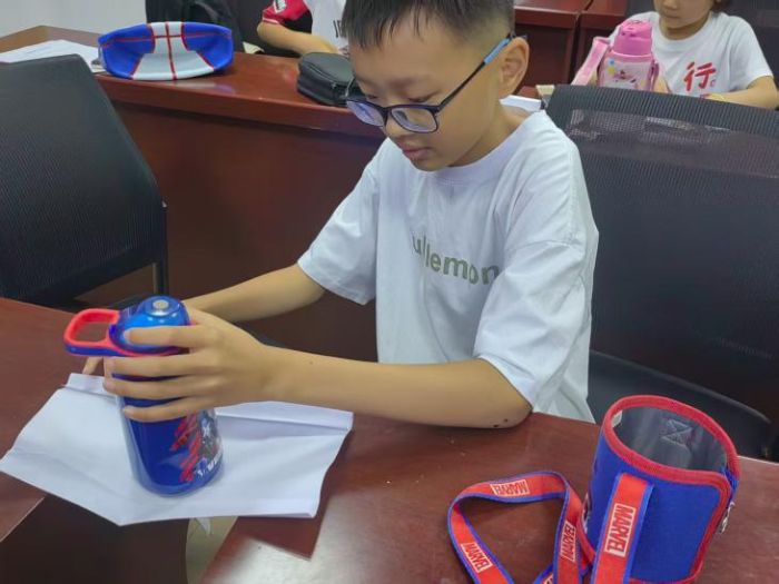 纸桥承重任，思维巧搭建