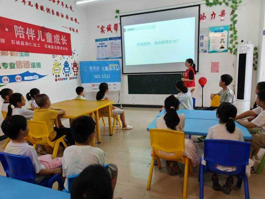 多元学习赋能，巧手玩转夏日创新