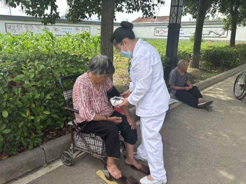 七月暖阳照桑榆：淮北师范大学计算机科学与技术学院“银龄暖阳”团队烈山敬老纪实
