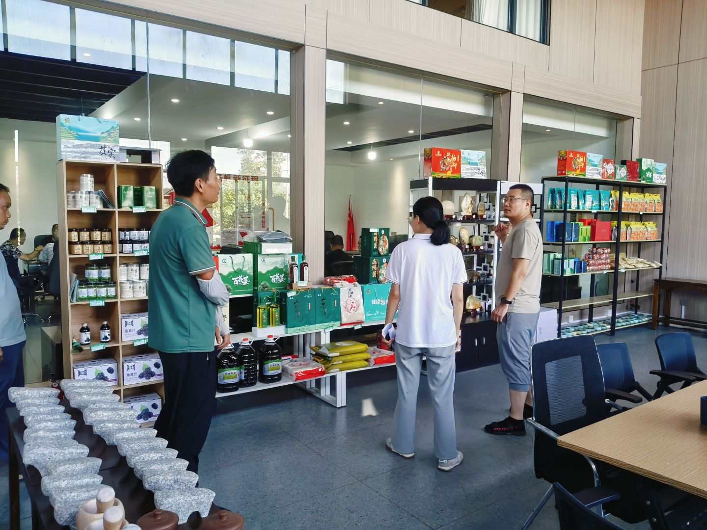 智启农耕千重景，数连乡韵万家春