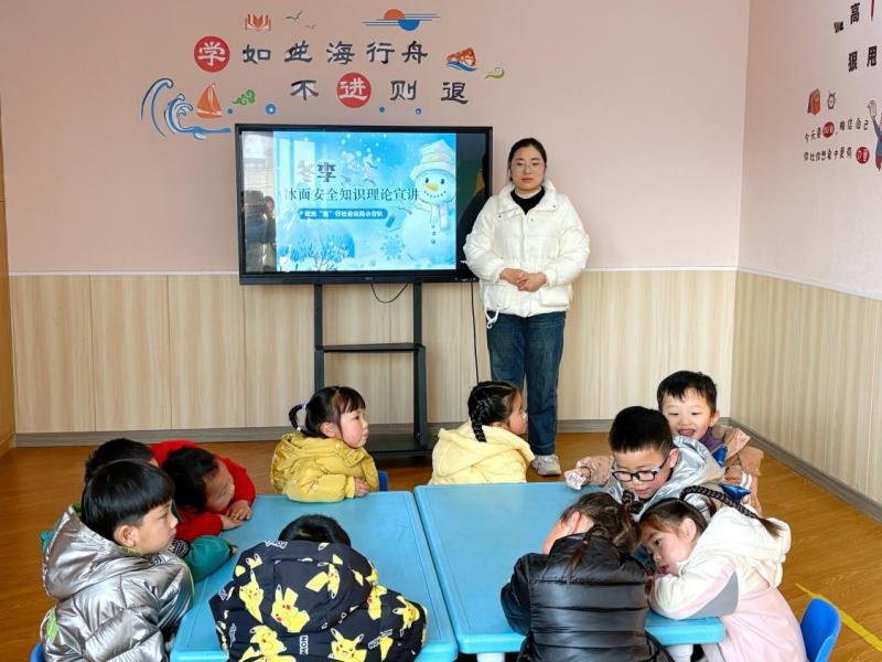 南通大学杏林学院微光“童”行社会实践小分队开展“携手筑安全，童心绘未来”活动