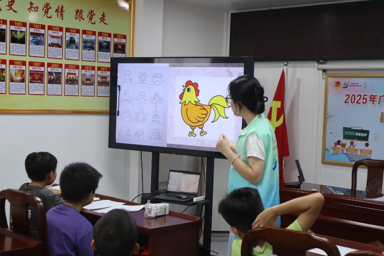 佛山大学“薪火之队”义教：画布绘乡情，童行促振兴
