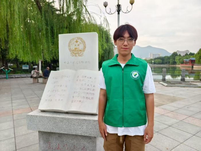 红领青襟团：传承红色精神，助力乡村教育——泰安南湖公园社会实践活动