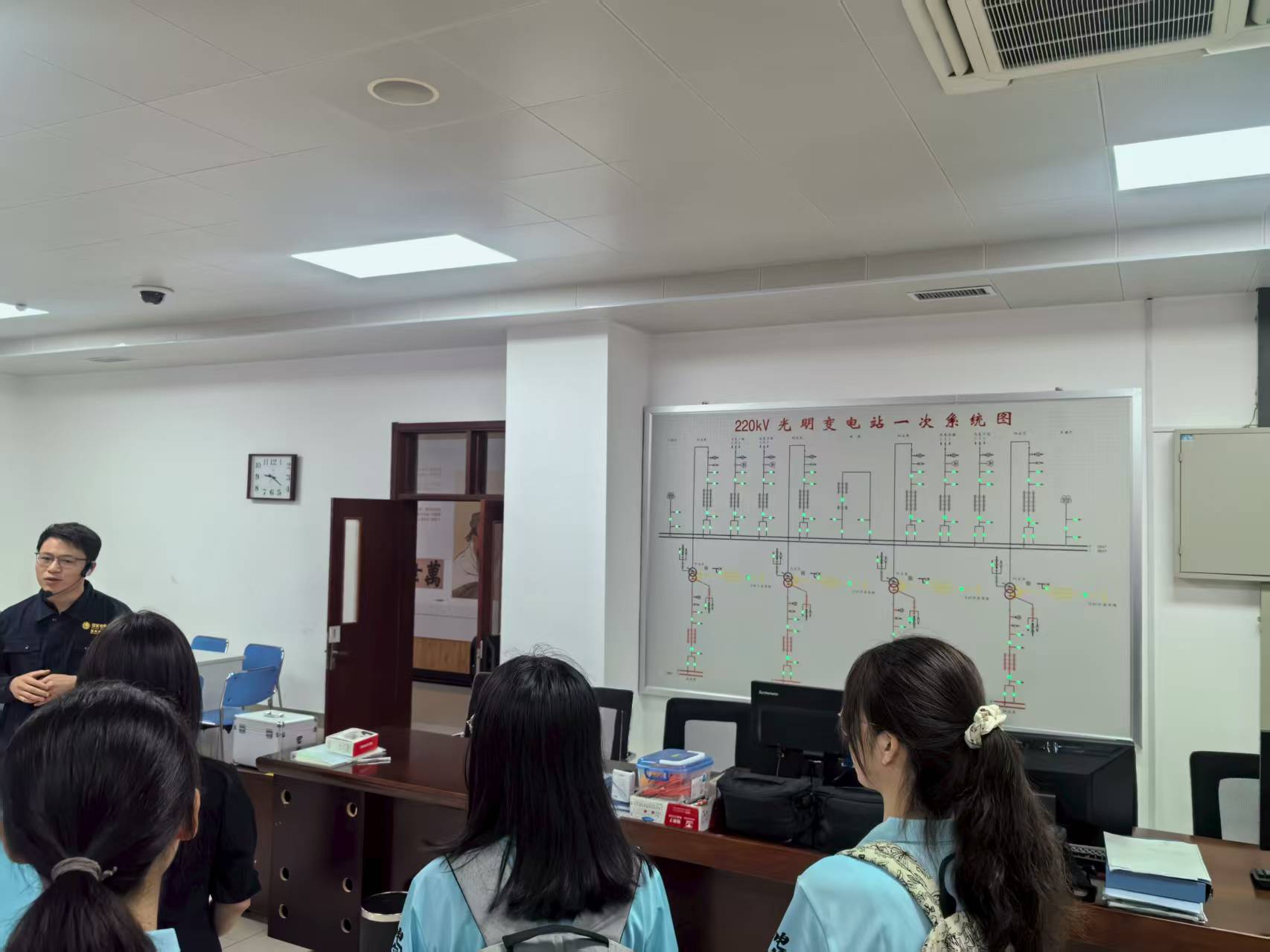 走进调度中枢，研学继电防线——“强电先锋”调研团实地走访电网运行培训部