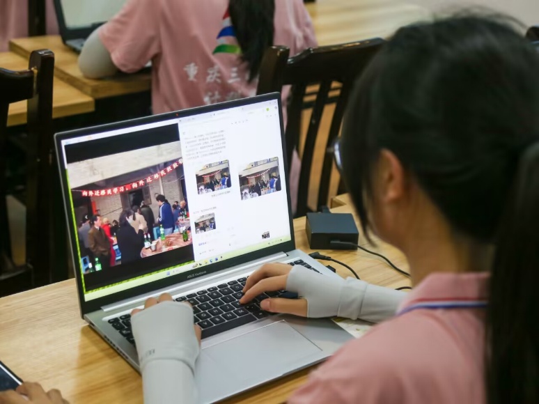 看！老照片会 “动” 了！  ​​——重庆三峡学院计算机科学与工程学院实践团用AI让三峡移民记忆 “活” 起来