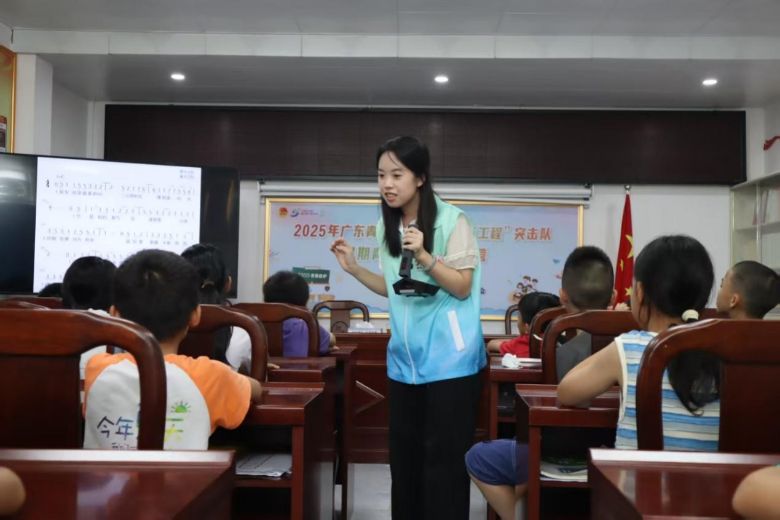 看图识贡柑，课堂播新种：薪火之队为乡村振兴添活力