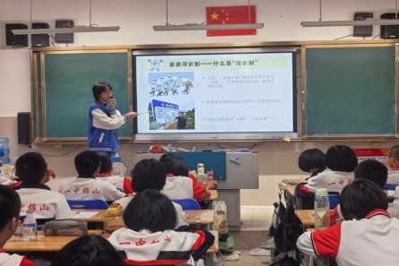 课堂解码水生态，三尺讲台传护河