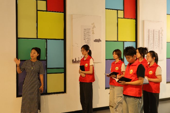 山东理工大学管理学院循“蒙”而行实践团赴平邑金银花博物馆开展“三下