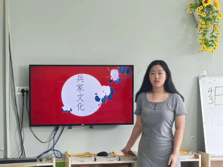 兵魂铸童志，画韵绘新篇