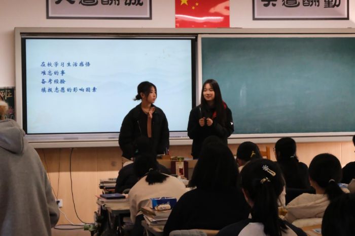 厦门大学创意与创新学院学生赴江南中学开展招生宣讲社会实践活动