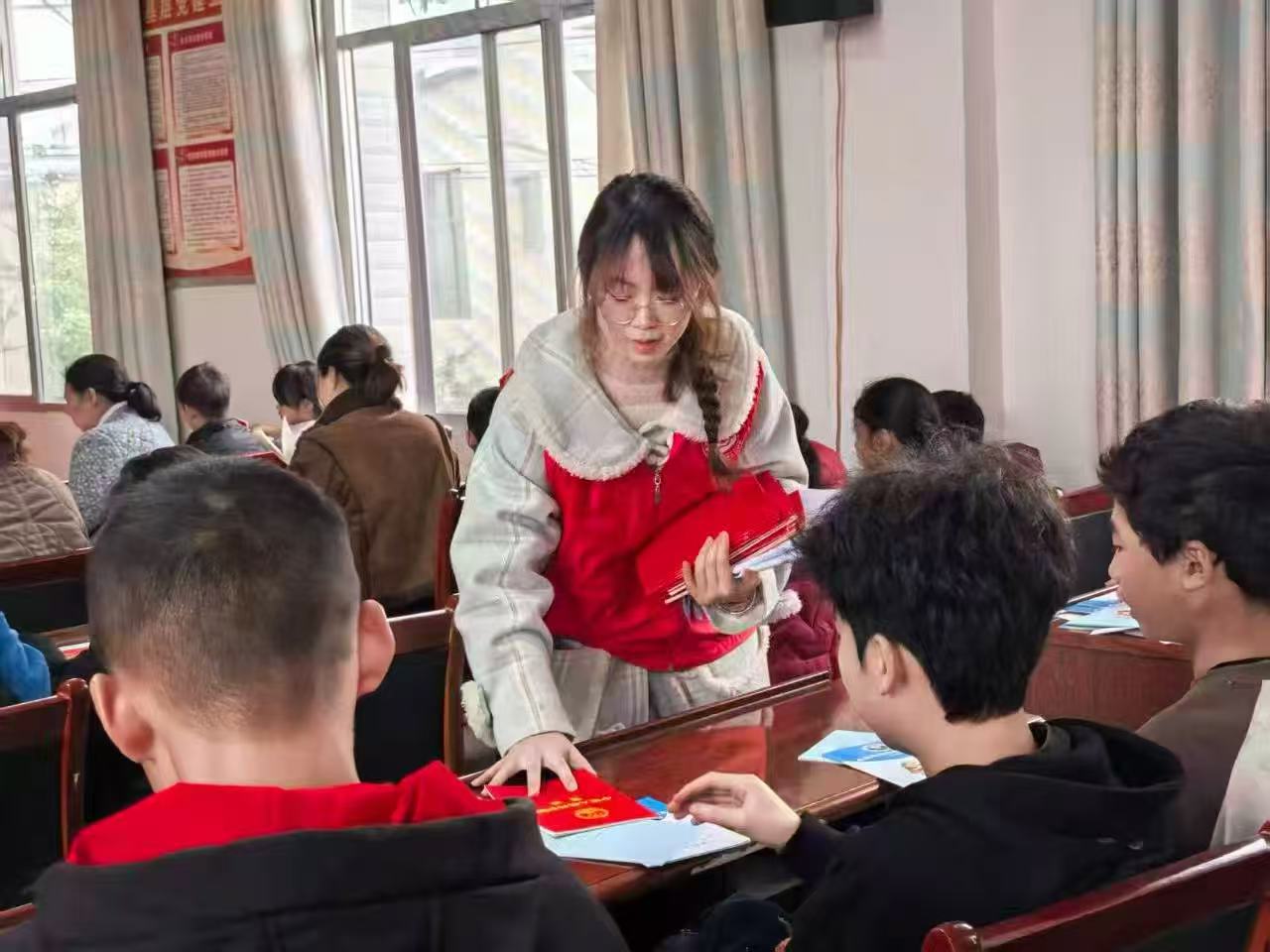 护蕊校园团队成员参与东安县  “送法下乡”法治宣传活动