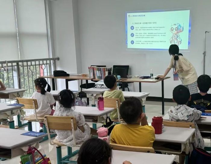 滴水行动暑托班——宁波大学为轨道交通职工子女点亮多彩暑期