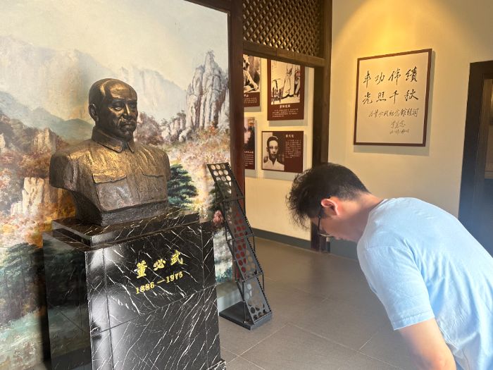 青春足迹续写红色传承：华中农学子在大别山探寻非遗与革命精神融合
