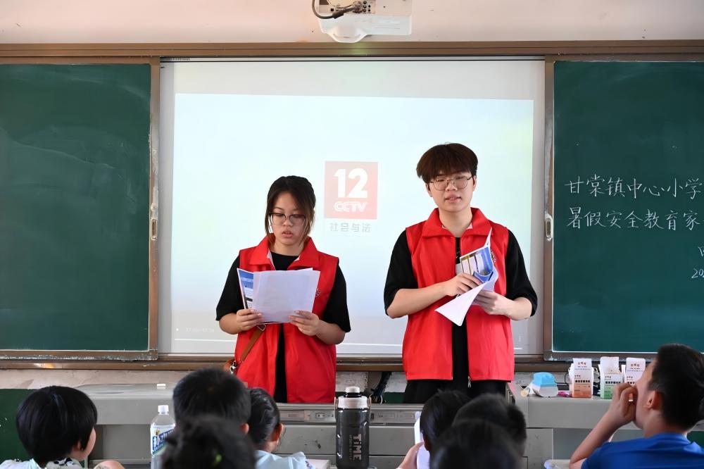 智启童蒙初逢AI：前沿AI智慧科普服务团开启首日启蒙之旅