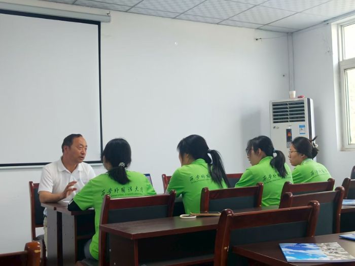 一支粉笔，一杆笔：杨民社与他四十年的乡土文学路